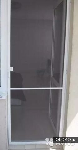 Москитные сетки на двери и окна. 